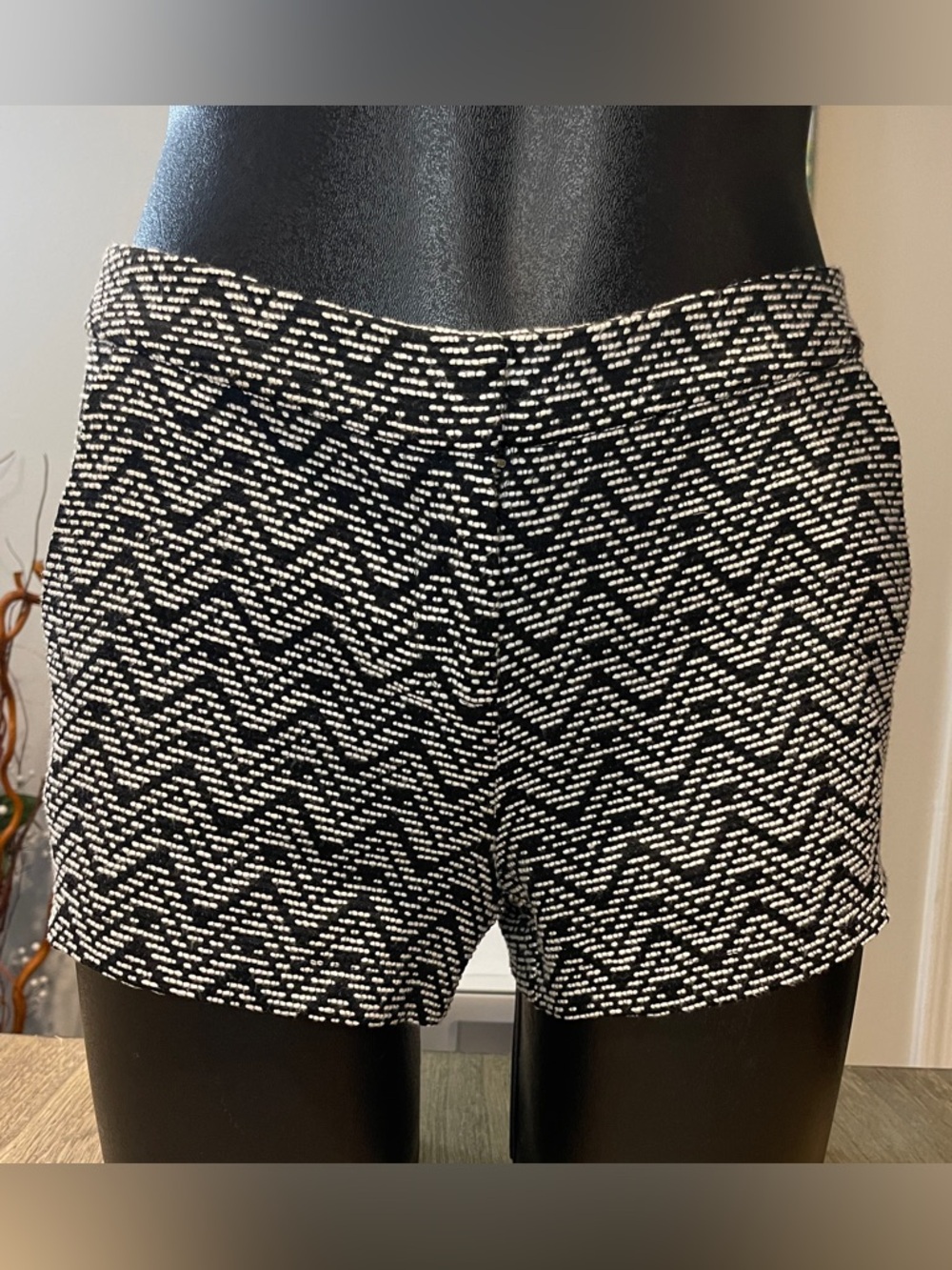 Candie's Black & White Chevron Knit High Waist Shorts, Size 3